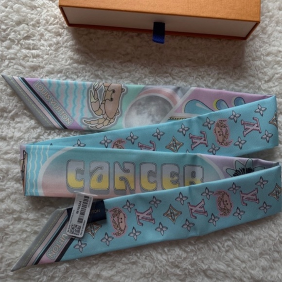 Louis Vuitton Accessories - NEW LOUIS VUITTON ASTRO CANCER BANDEAU - M76924